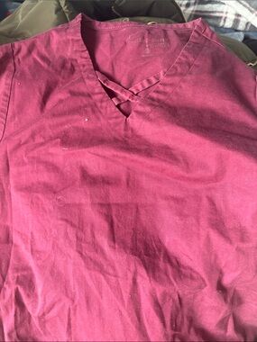 Xs/xxs Maroon scrubs!
